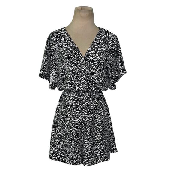Umgee black white prim short sleeves romper size M - Picture 1 of 10
